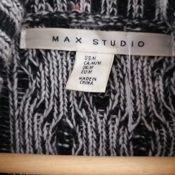 Women's Sweater - Picture 4 of 5